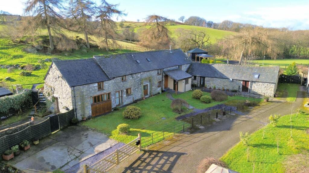 Main image of property: Bryn Hallin Mawr, Melin-Y-Wig, Corwen