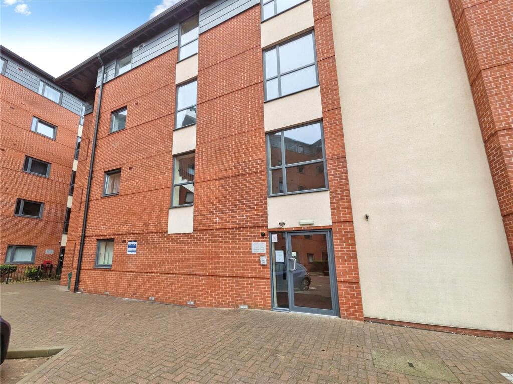 Apartment in Wolverhampton, West Midlands - View 2