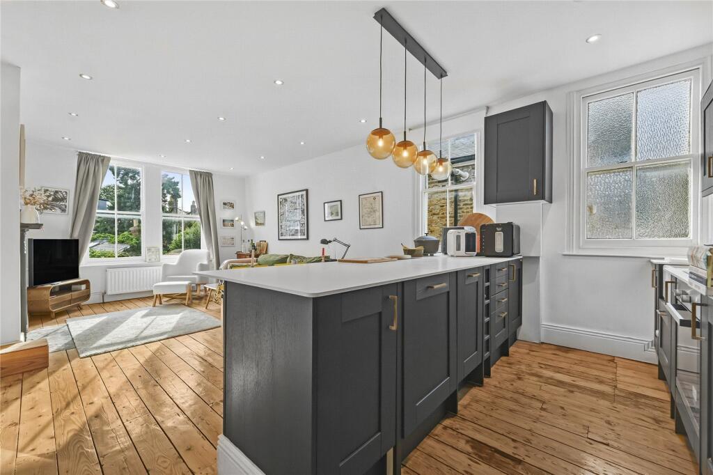 Apartment in London - View 5
