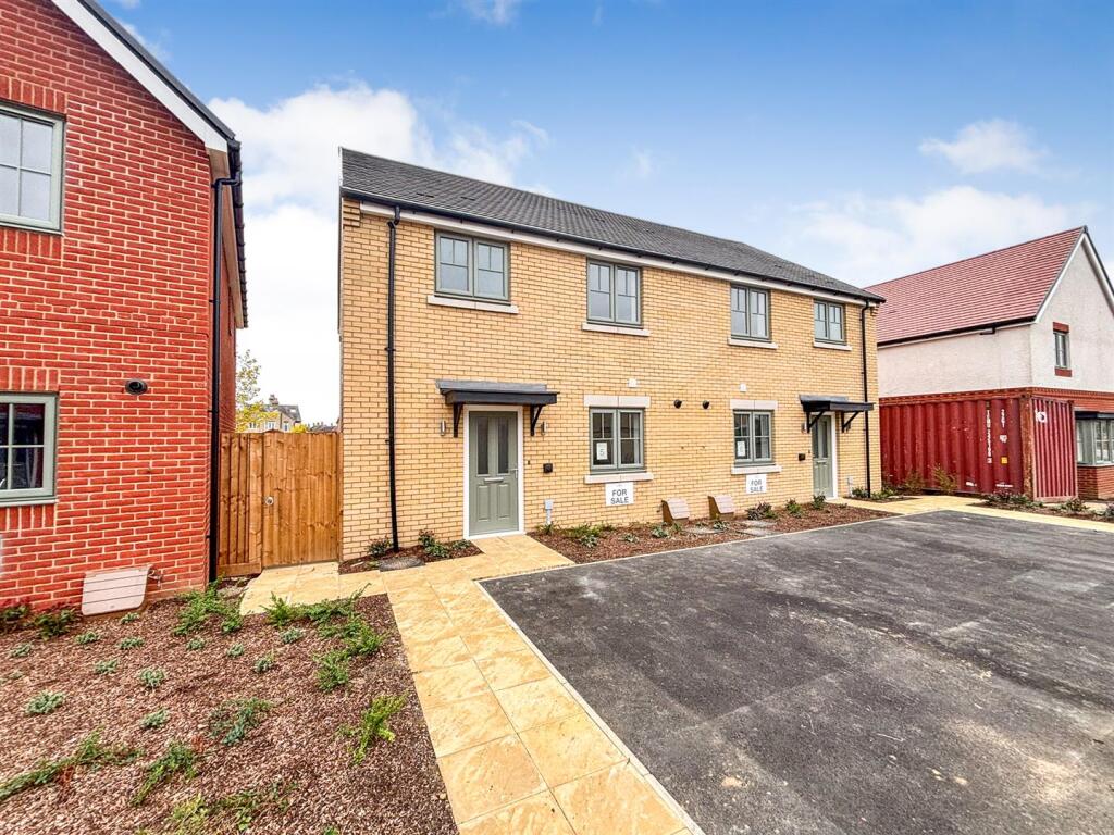 3-bed semi-detached on Plot 5, Skylark View, Upper Caldecote, Biggleswade, £400,000