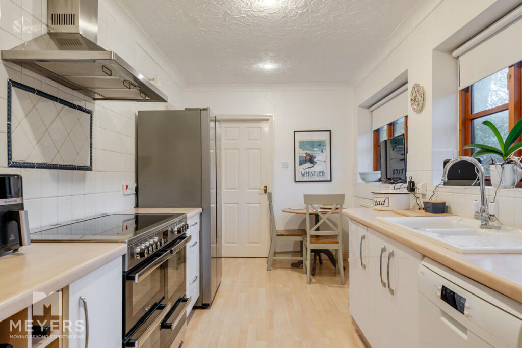 Whincroft Drive, Ferndown, BH22 9 photo 4