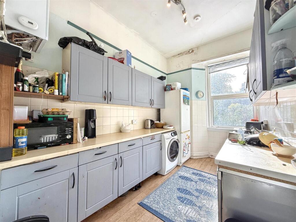 Apartment in Torquay - View 2