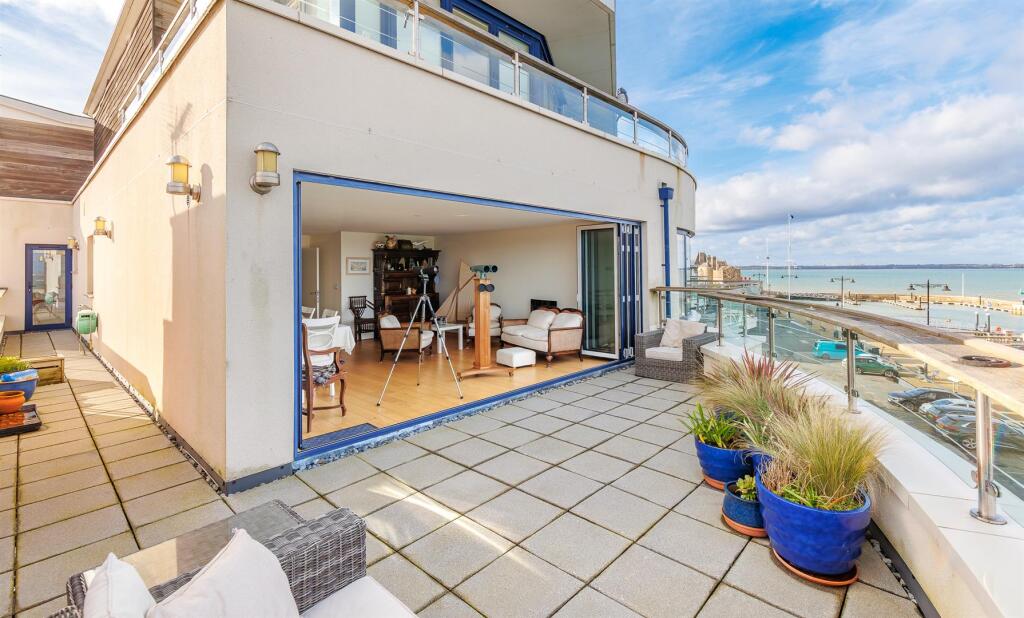 Main image of property: IMMACULATE APARTMENT WITH STUNNING SEA VIEWS - The Parade, Cowes