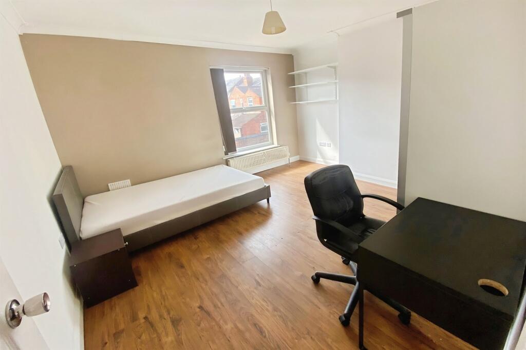 City Road, Beeston, NG9 2LQ - View 6