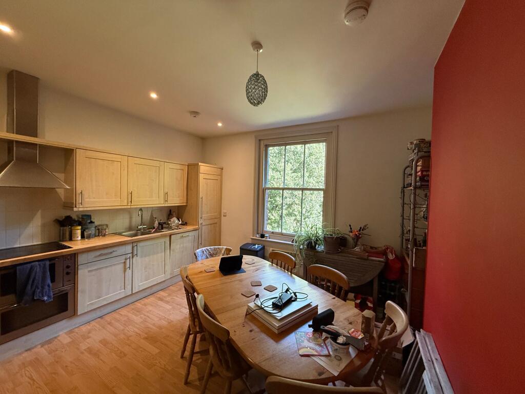 Apartment in Tunbridge Wells, Kent - View 2