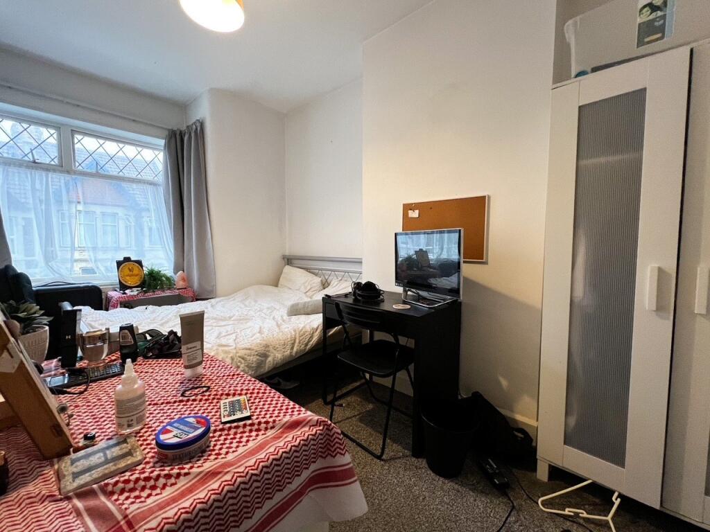5 bedroom terraced house for rent