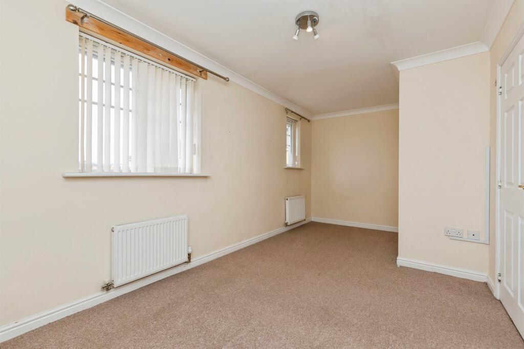 Lady Mantle Close, Hartlepool photo 4