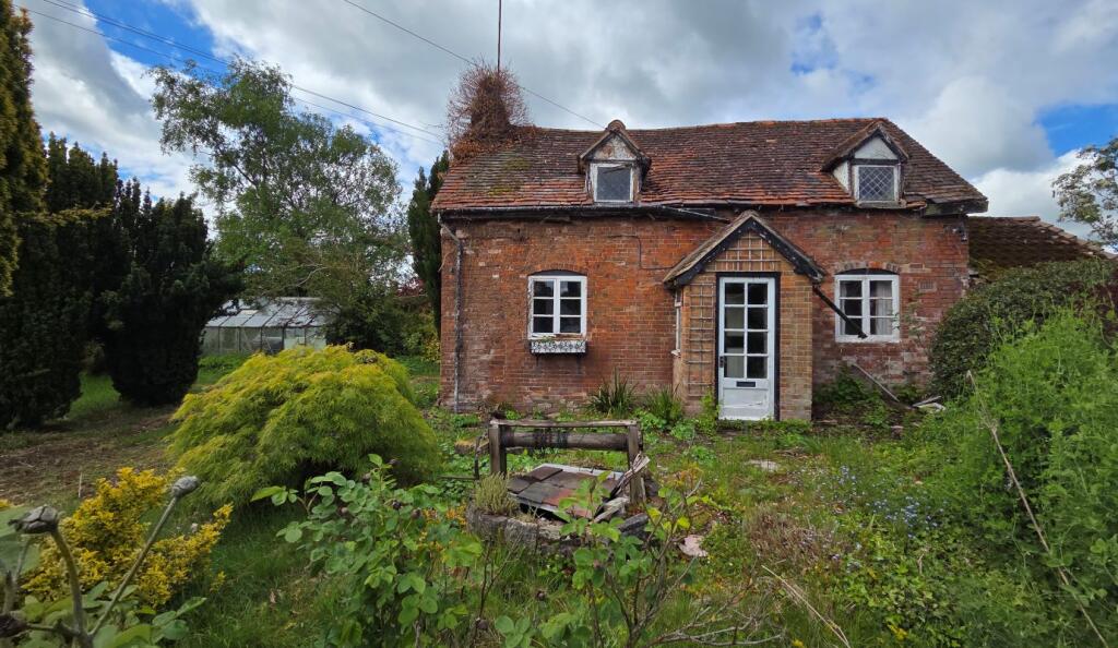 Main image of property: Plover Cottage, 574 Tanworth Lane, Shirley, Solihull, West Midlands, B90 4JE