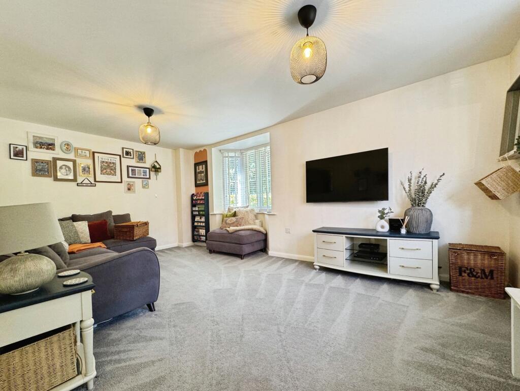 Dudley Grove, Doseley, TF4 photo 3