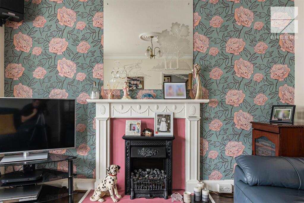 House in London, Highams Park - View 5