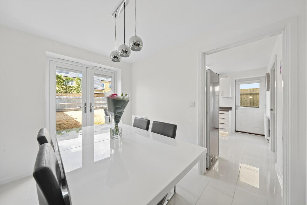 House in West Oxfordshire, Windrush Place, Witney - More
