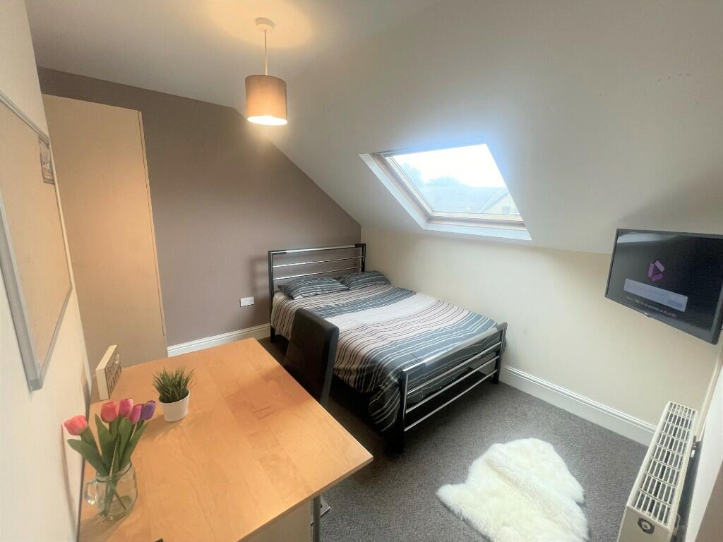 Main image of property: 77A Junction Road - STUDENT PROPERTY- From 01/07/26