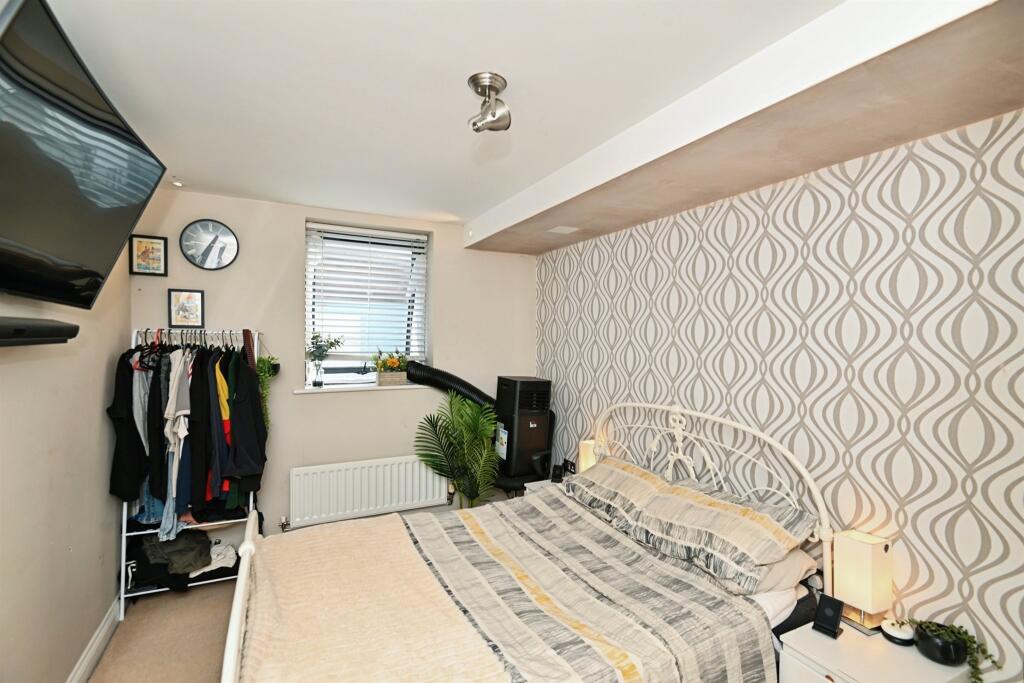 Apartment in Rochester - View 5