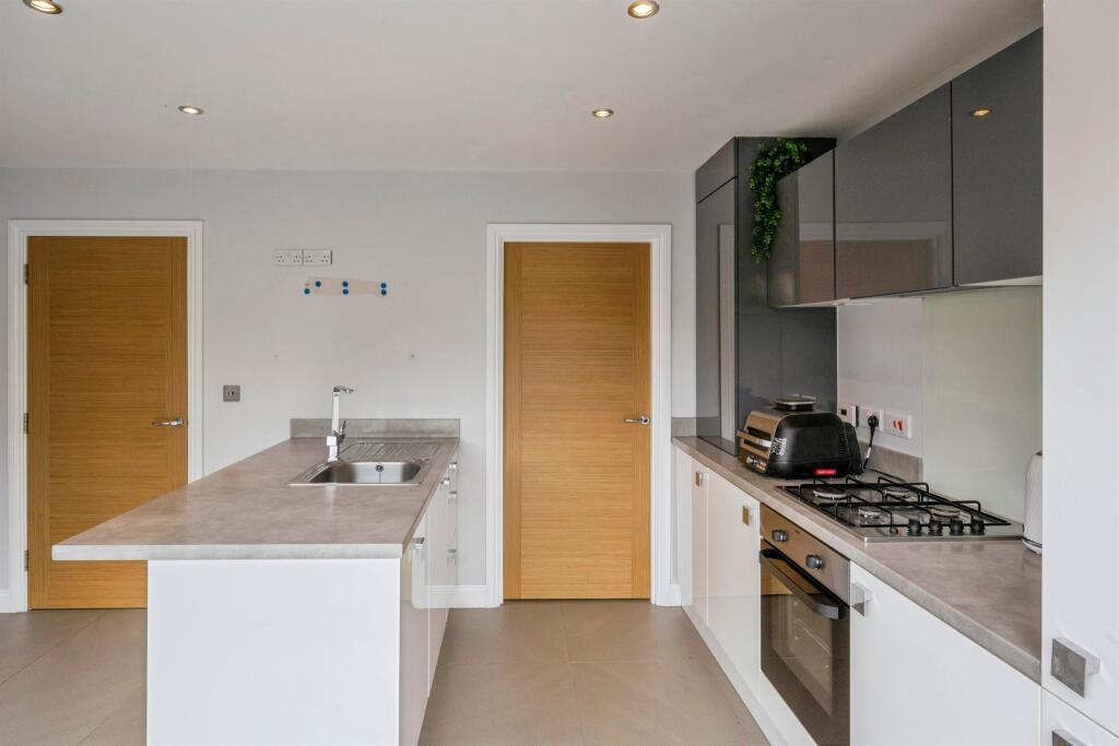 House in Doncaster, Blaxton - View 5