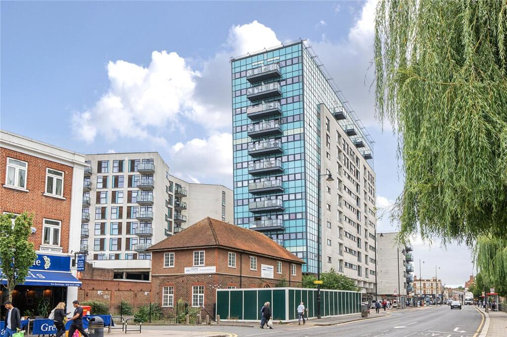 Main image of property: Dunstan Mews, Enfield, EN1