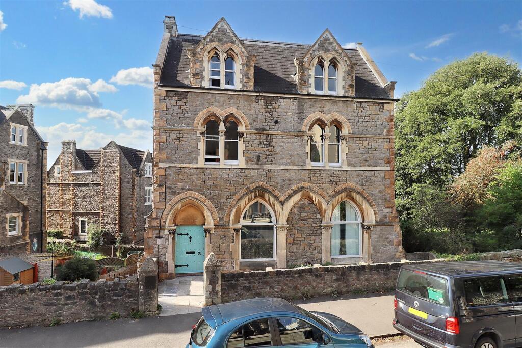 Main image of property: Short stroll to restaurants, cafes and bars in Clevedon