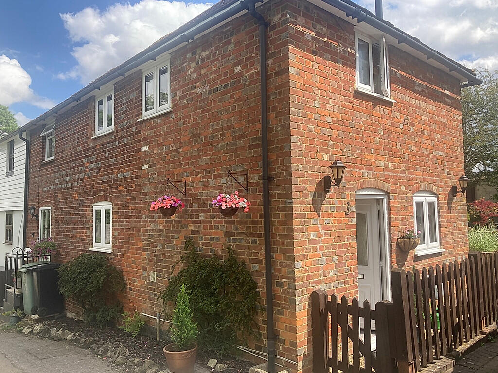House in Maidstone, East Farleigh - View 2