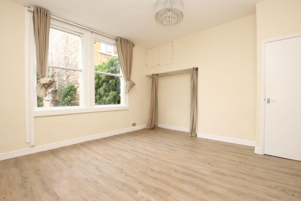 Apartment in Bath, Walcot - View 3