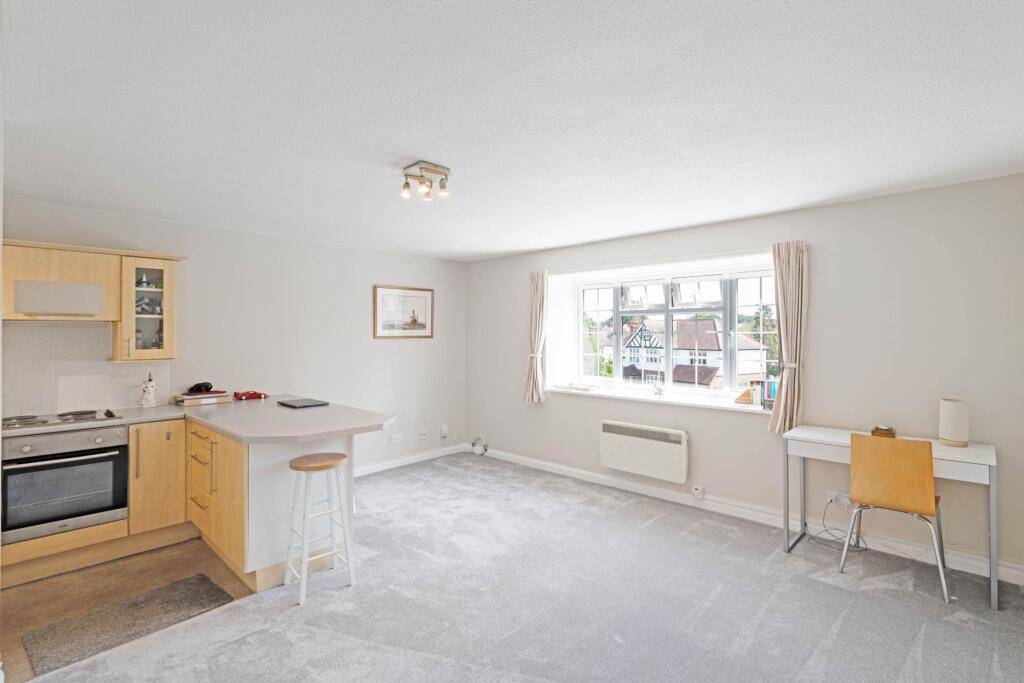 Apartment in Kingston upon Thames - View 2
