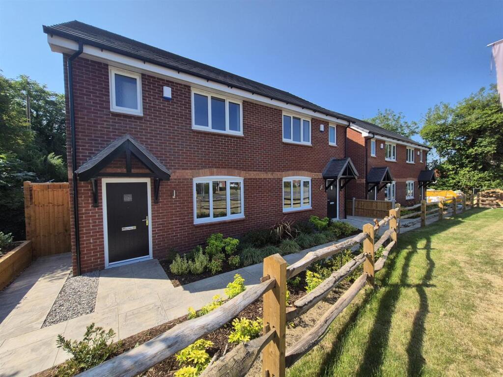 Main image of property: 1 Goldfinch Close, Doxey Road, Stafford, ST16 1HG