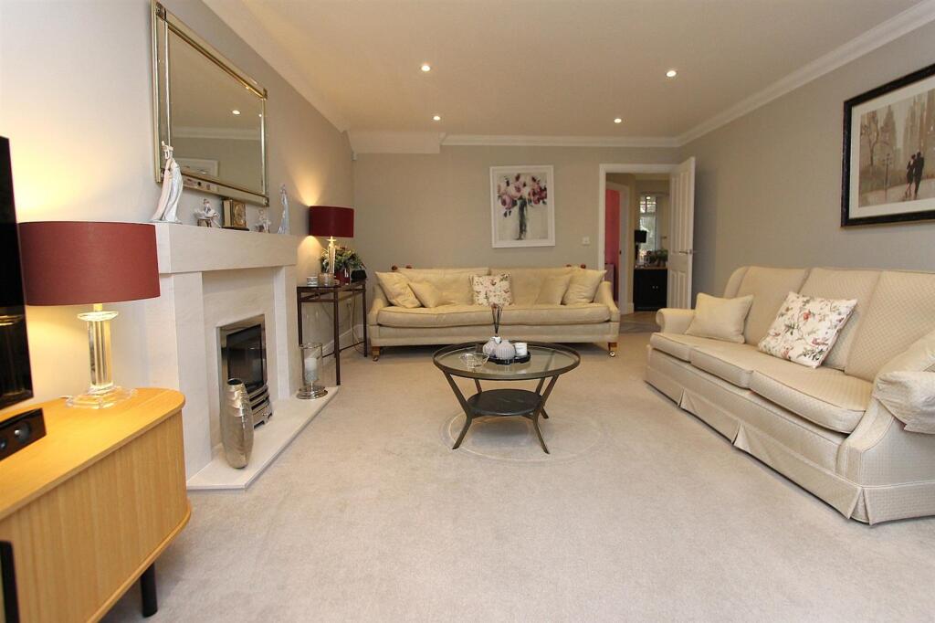 Norton Close, Norton, Stourbridge, DY83DF photo 4