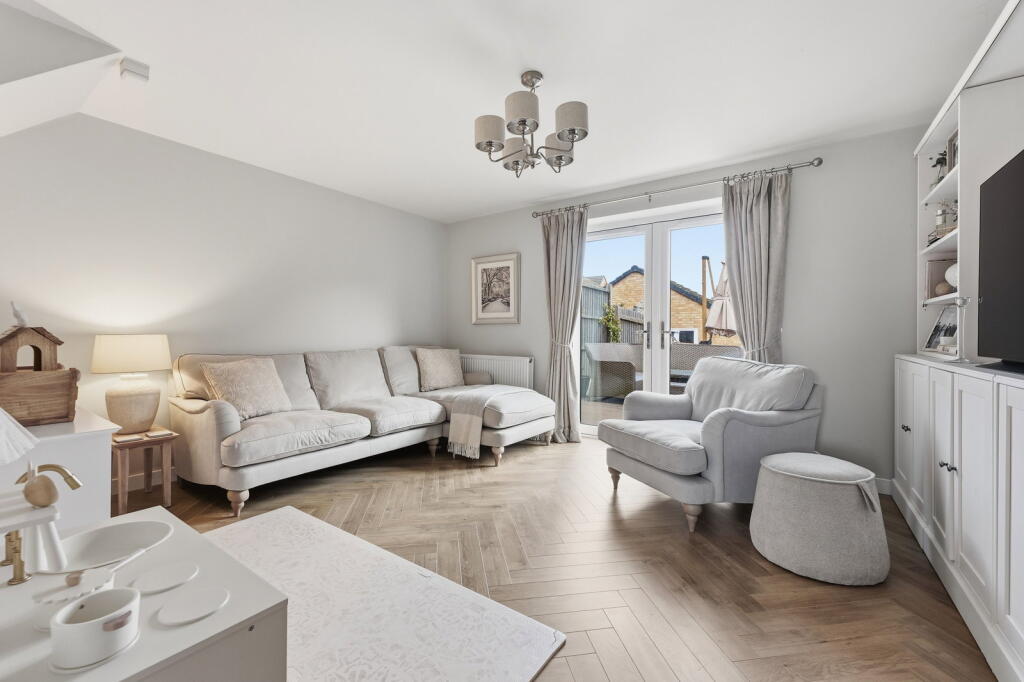 Main image of property: Vickers Close, Gedling, Nottingham, NG4 4LN