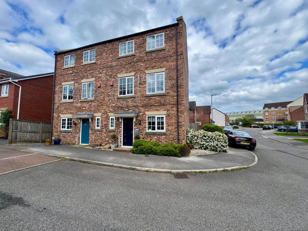 4-bed house on Inchburn Crescent, Penistone, Sheffield, S36 6FE, £295,000
