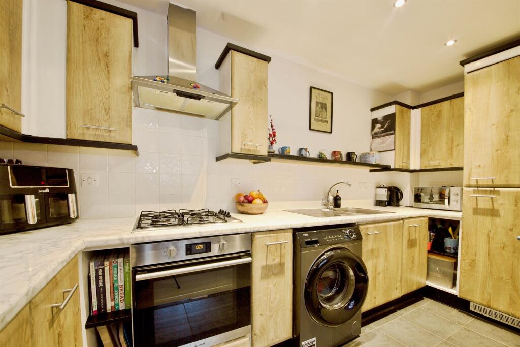 Apartment in Watford - View 5