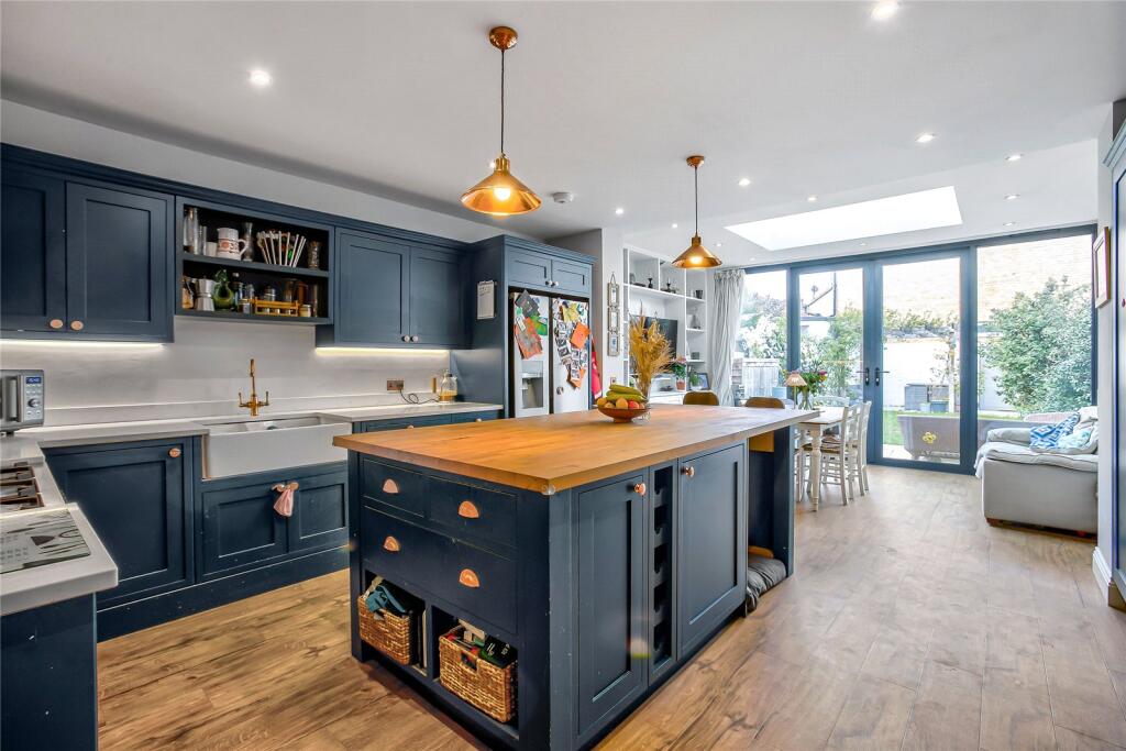 Main image of property: Links Road, Tooting, SW17