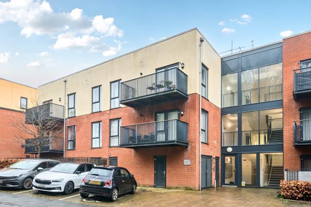 2-bed flat on Romero Court, Olympic Way, High Wycombe, £240,000