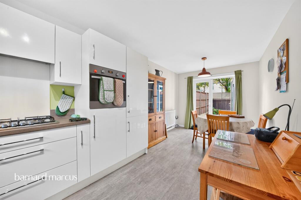 House in London - View 2