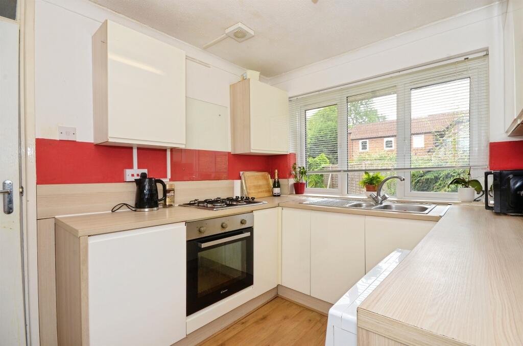 Additional image 5 of Roundwood Lane, HARPENDEN