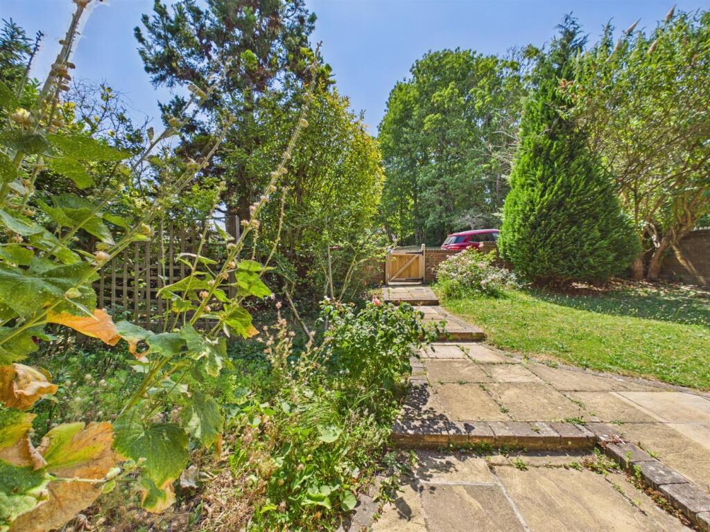 House in Coulsdon, Purley - View 5