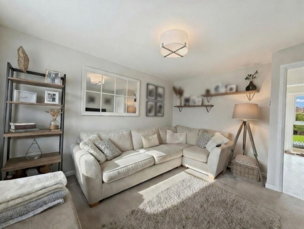 Cheltenham Close, North Gosforth, Newcastle Upon Tyne photo 3