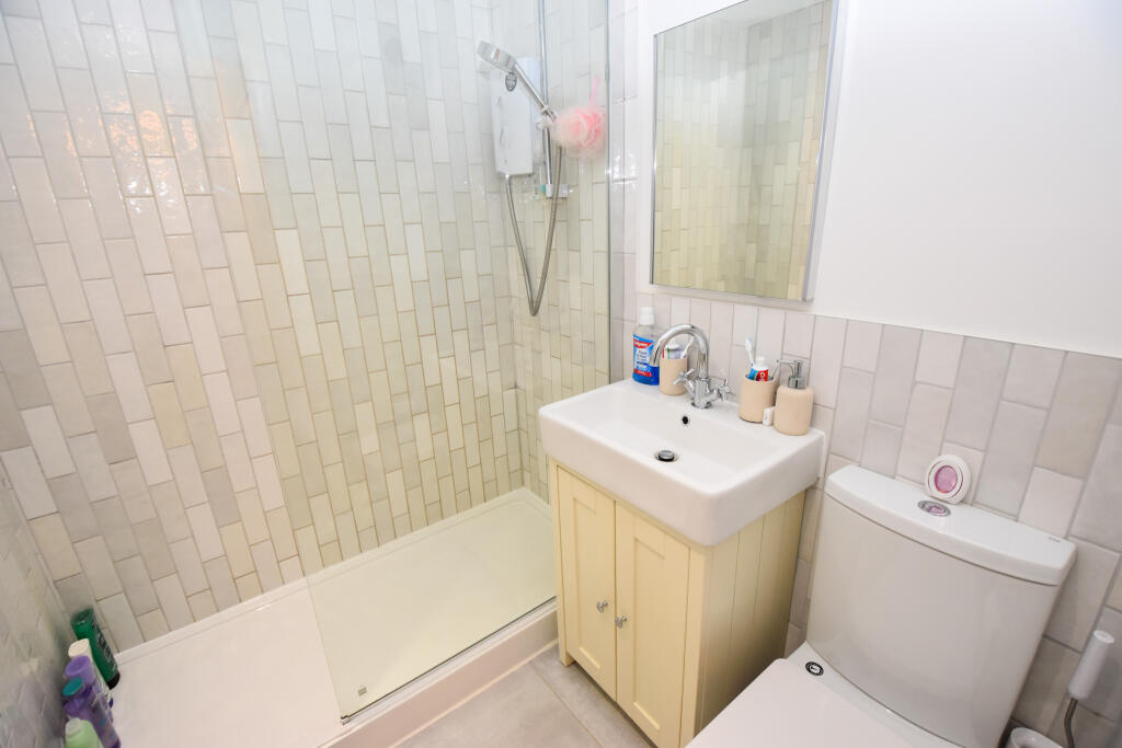 Harcourt Close, Urmston, M41 photo 3