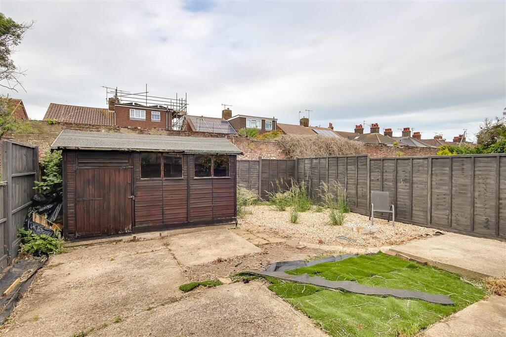 Apartment in Worthing, Broadwater - View 2