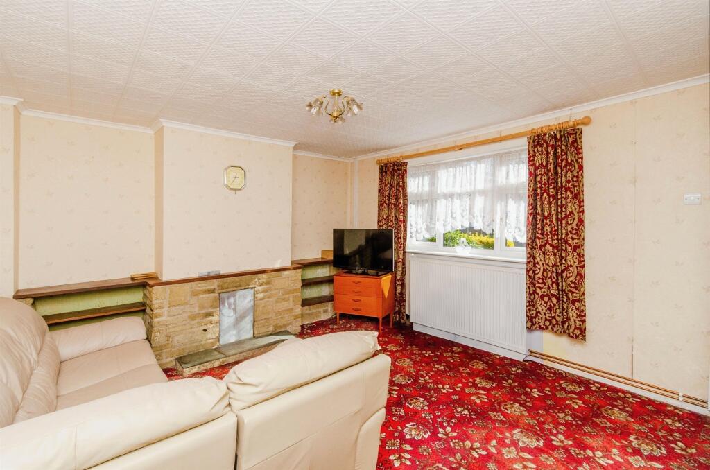 3-bed semi-detached on Bradshaw Avenue, Wednesbury, £170,000