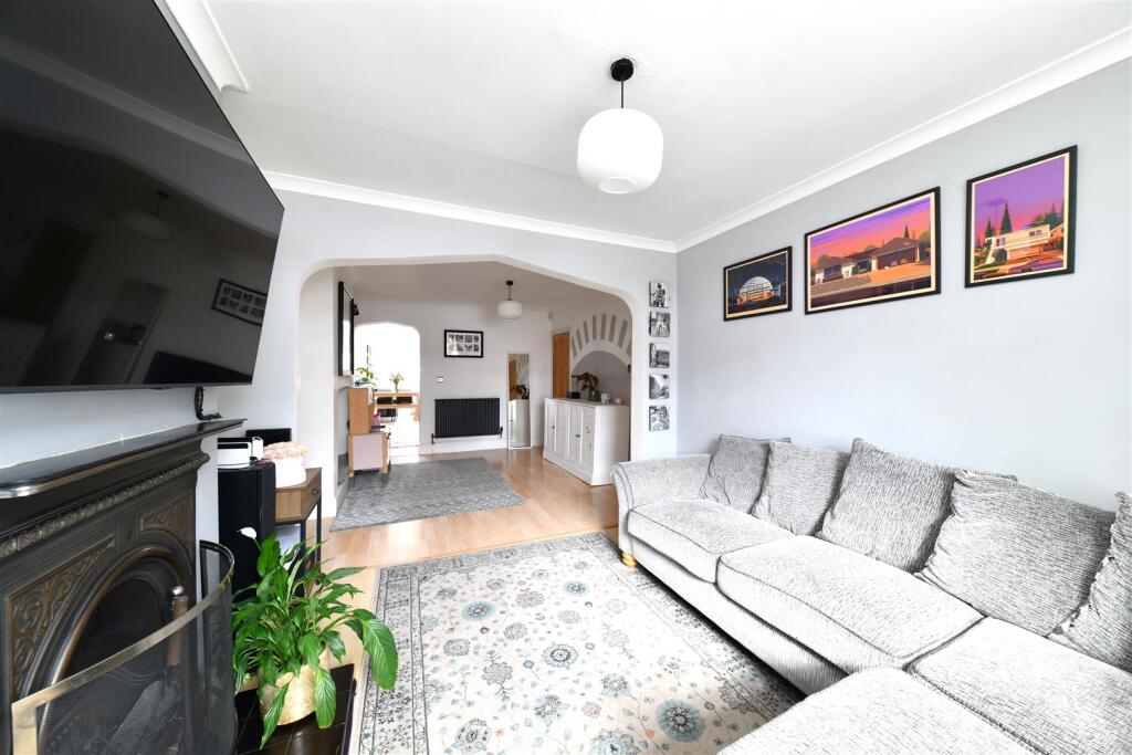 House in Stevenage, Old Town - View 4