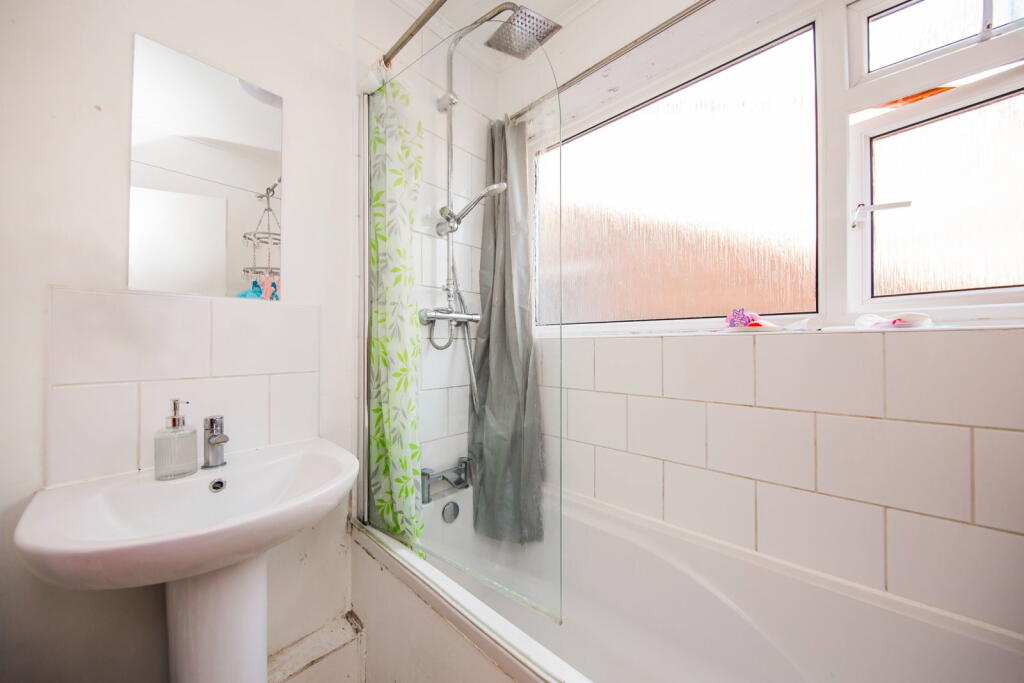 House in Tunbridge Wells, Southborough - More