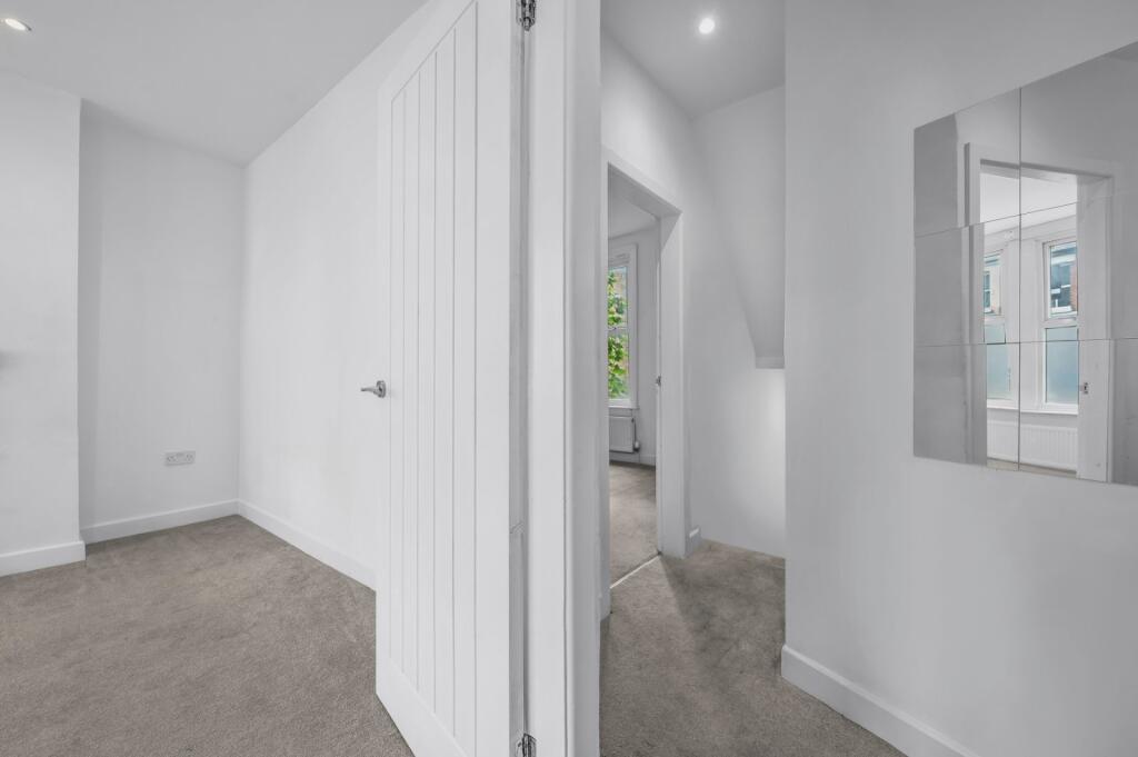 Apartment in London - View 5