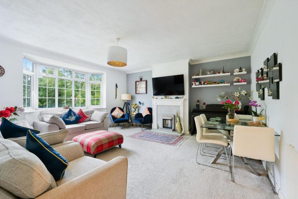 Apartment in Kingston upon Thames - View 2