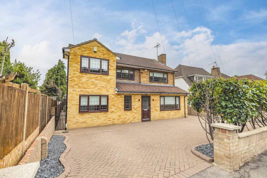 4-bed detached on Nightingale Way, Denham, UB9, £1,000,000