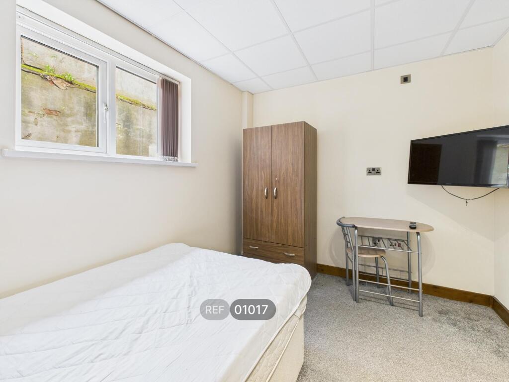 Apartment in Hull - View 4