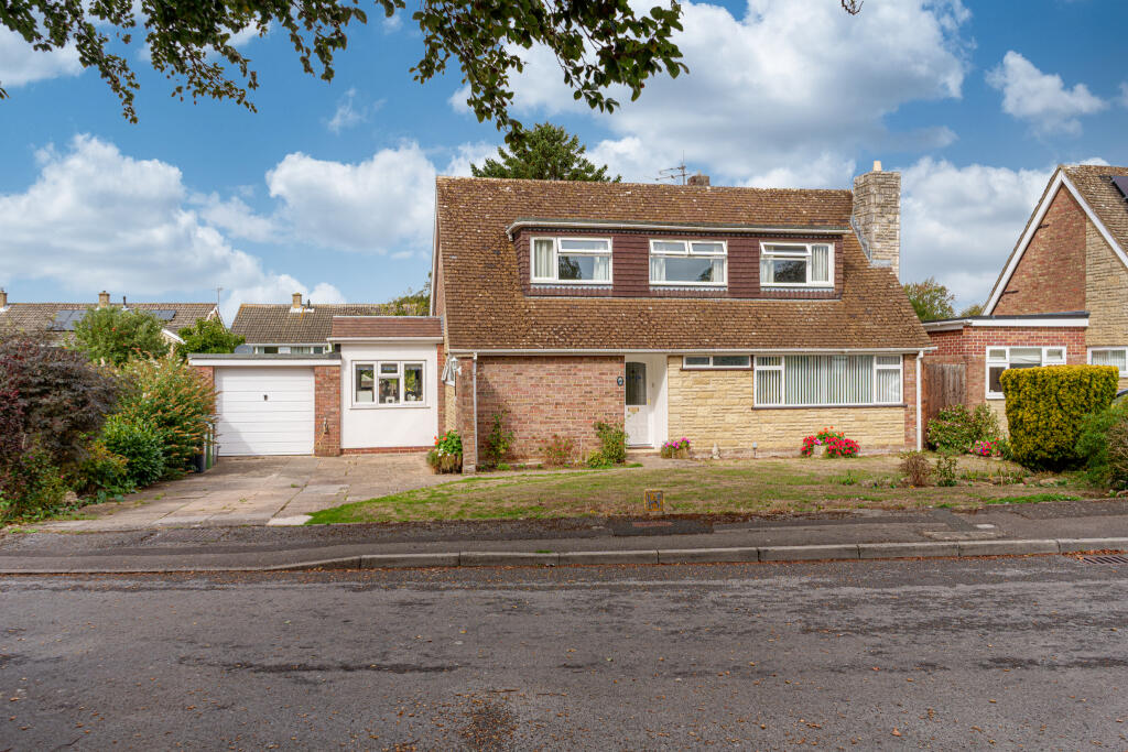 4-bed detached on Ragleth Grove, Trowbridge, Wiltshire, £460,000