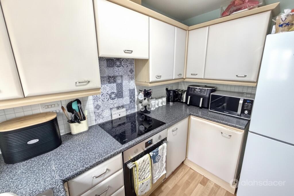 House in Nuneaton and Bedworth, Warwickshire - View 5