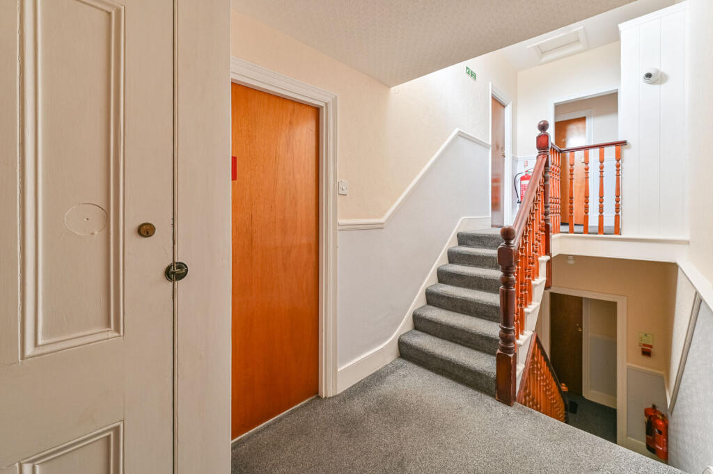 House in London - View 5