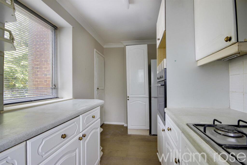 Apartment in Ilford - More