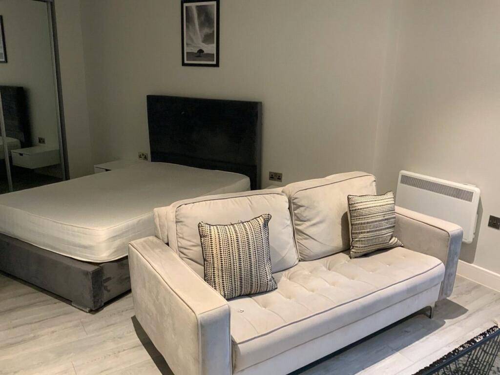 Apartment in Reading - View 3