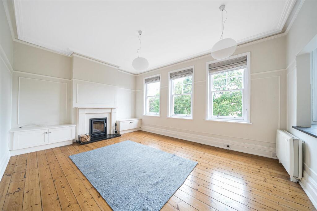 Apartment in Kingston upon Thames - View 2