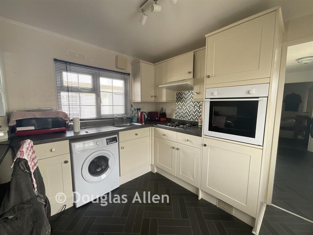 Lower Dunton Road, Dunton, Brentwood, Essex photo 3